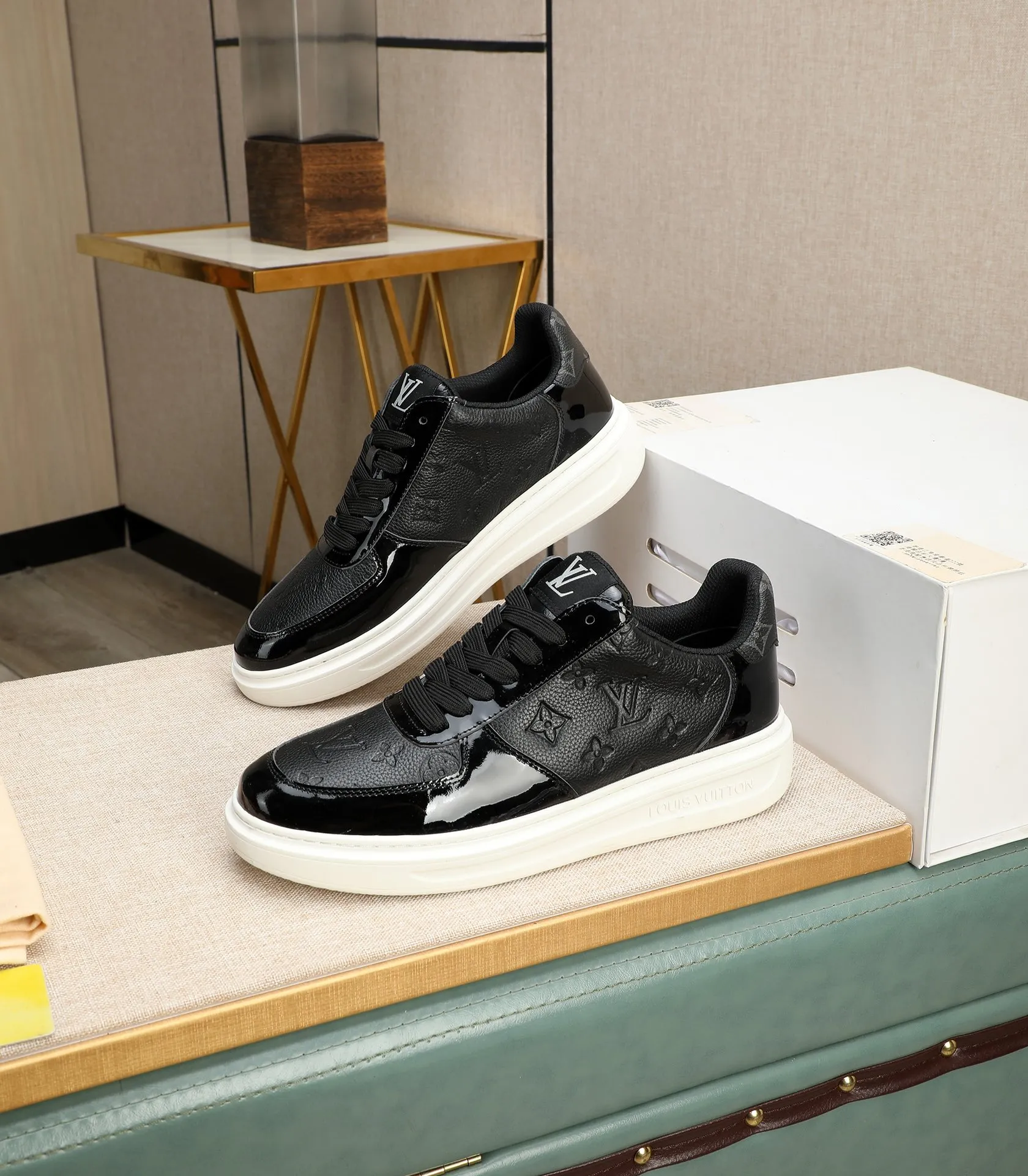 Men's shoes 💰540 💰(Niuli: full package) louis vuitton (Louis Vuitton/lv) top 🔍🔍 new models are on sale at the same time at the counter. The upper 🇮🇹 is imported from Italy, first-layer cowhide, and the lining is fully imported cowhide. 💪💪, completely 1⃣️ to 1 ⃣️Re-engraved🇮🇹💪💪, ⚠Sole: The original sole is specially provided by the original factory, the exclusive movable molded sole is super comfortable, ⚠The original factory follows the order, 🔍🔍high quality, you can enter and exit the counter at will, welcome to compare⚠. Code number:38-44